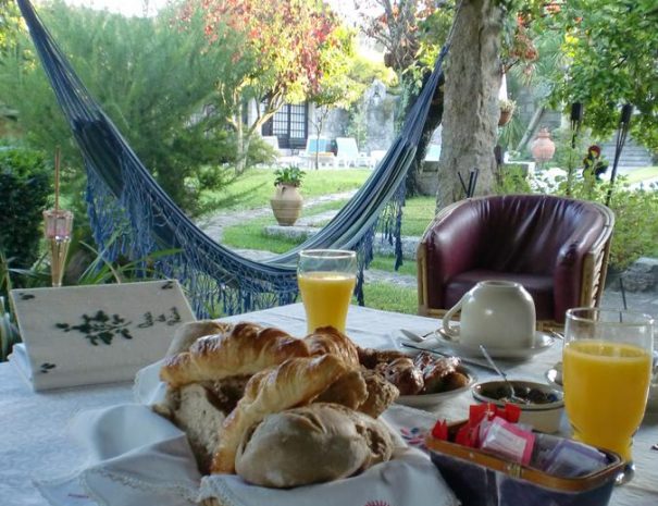 Casa da Reina | Turismo Rural | Pequeno-almoço no Jardim